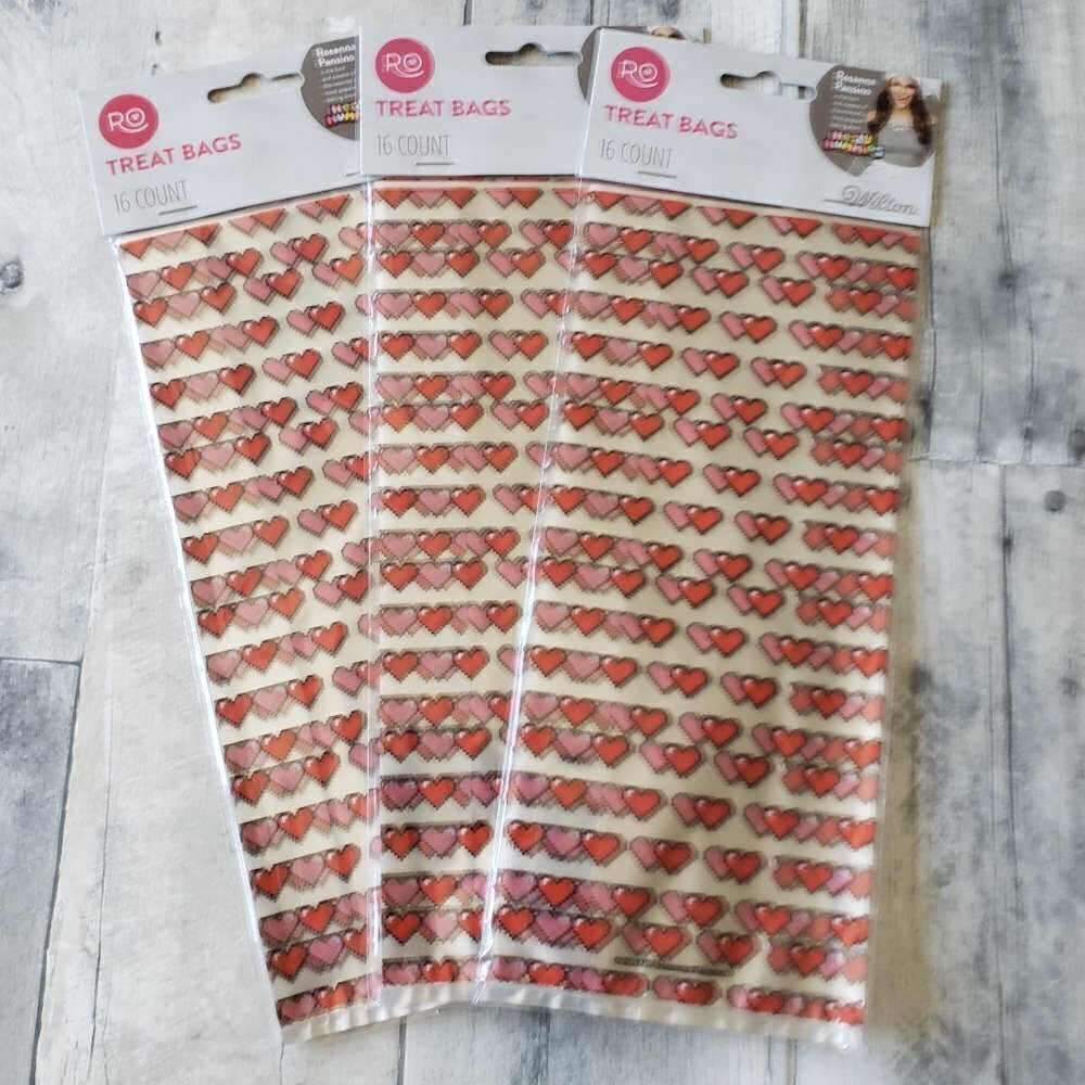 NWT - Wilton Heart Treat Bags 9.5" x 4" (54 bags)